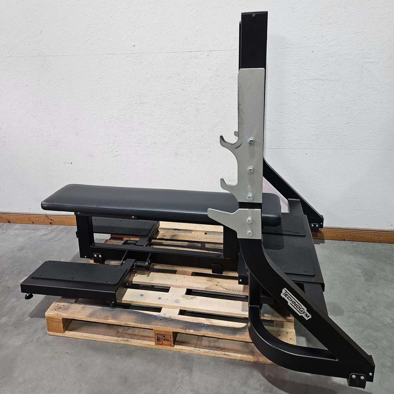3er Set Technogym Pure Drückerbänke, 1x Flachdrückerbank 1x Schrägdrückerbank und 1x Negativdrückerbank, Pure Strength Bench Series, Farbe Schwarz, gebraucht - überholter Zustand - Image 12