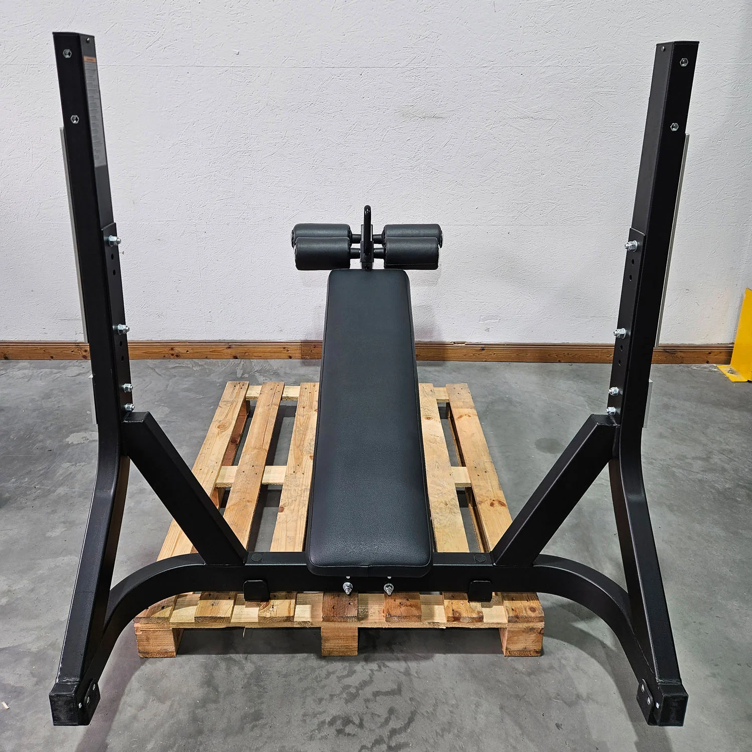 3er Set Technogym Pure Drückerbänke, 1x Flachdrückerbank 1x Schrägdrückerbank und 1x Negativdrückerbank, Pure Strength Bench Series, Farbe Schwarz, gebraucht - überholter Zustand - Image 2