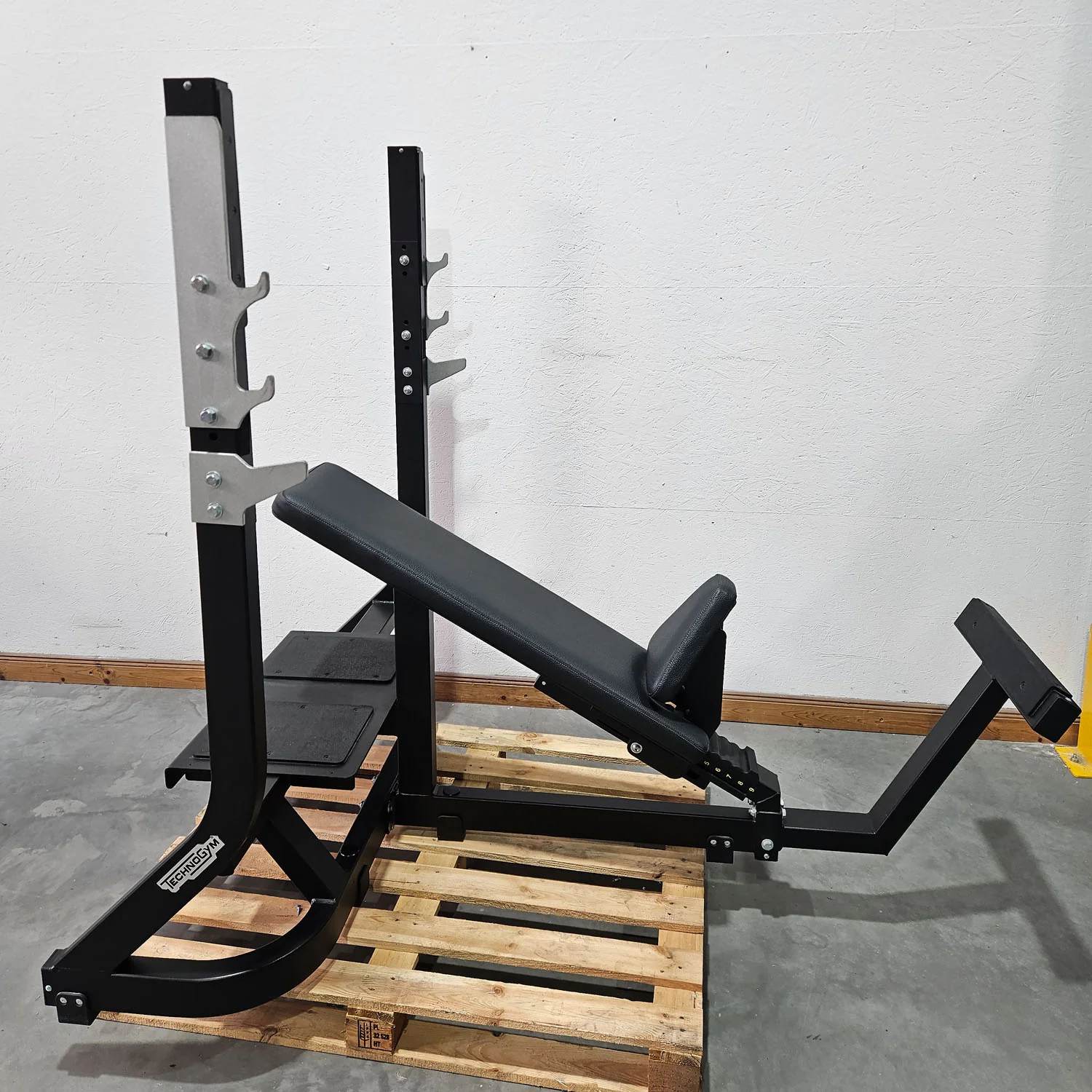 3er Set Technogym Pure Drückerbänke, 1x Flachdrückerbank 1x Schrägdrückerbank und 1x Negativdrückerbank, Pure Strength Bench Series, Farbe Schwarz, gebraucht - überholter Zustand - Image 7
