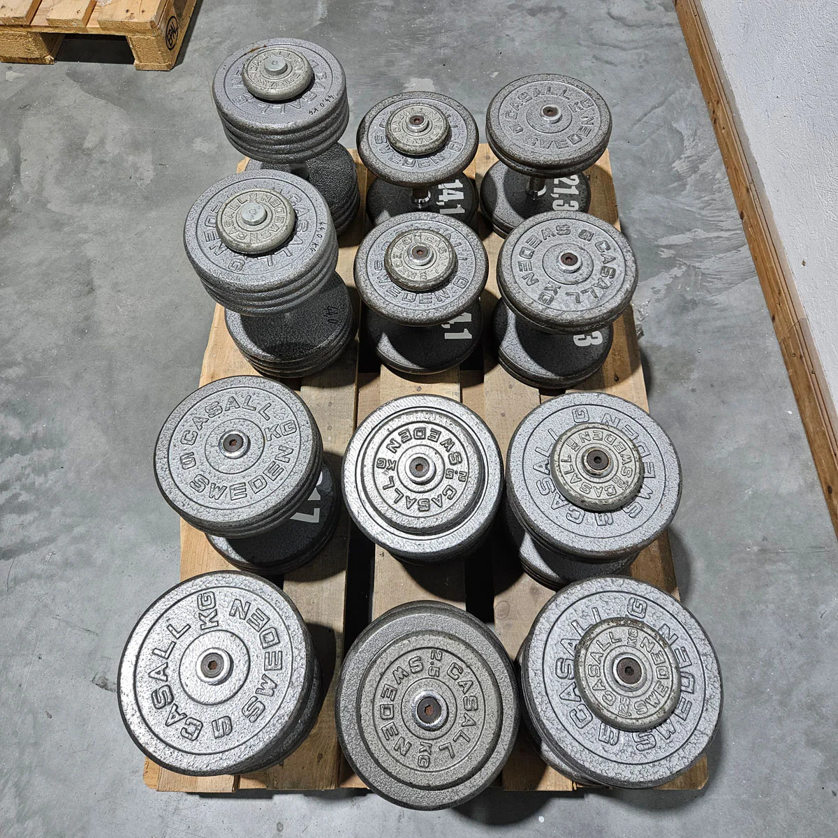 6 Kurzhanteln Paare aus Guss, 340kg gesamt, verschiedene Größen, Casall Sweden, Hammerschlag, gebraucht mit Gebrauchsspuren - Image 3