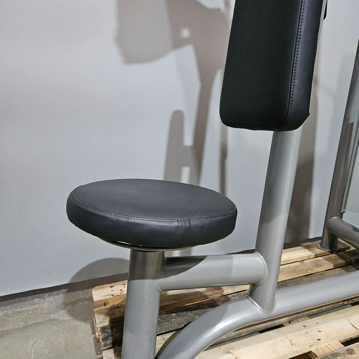AS Sport bzw Proxowell Butterfly und Reverse, 2 in 1 KOMBIMASCHINE, Brust-Haltungsstabilisator, Rahmenfarbe Silber, gebraucht - überholter Zustand - Image 9