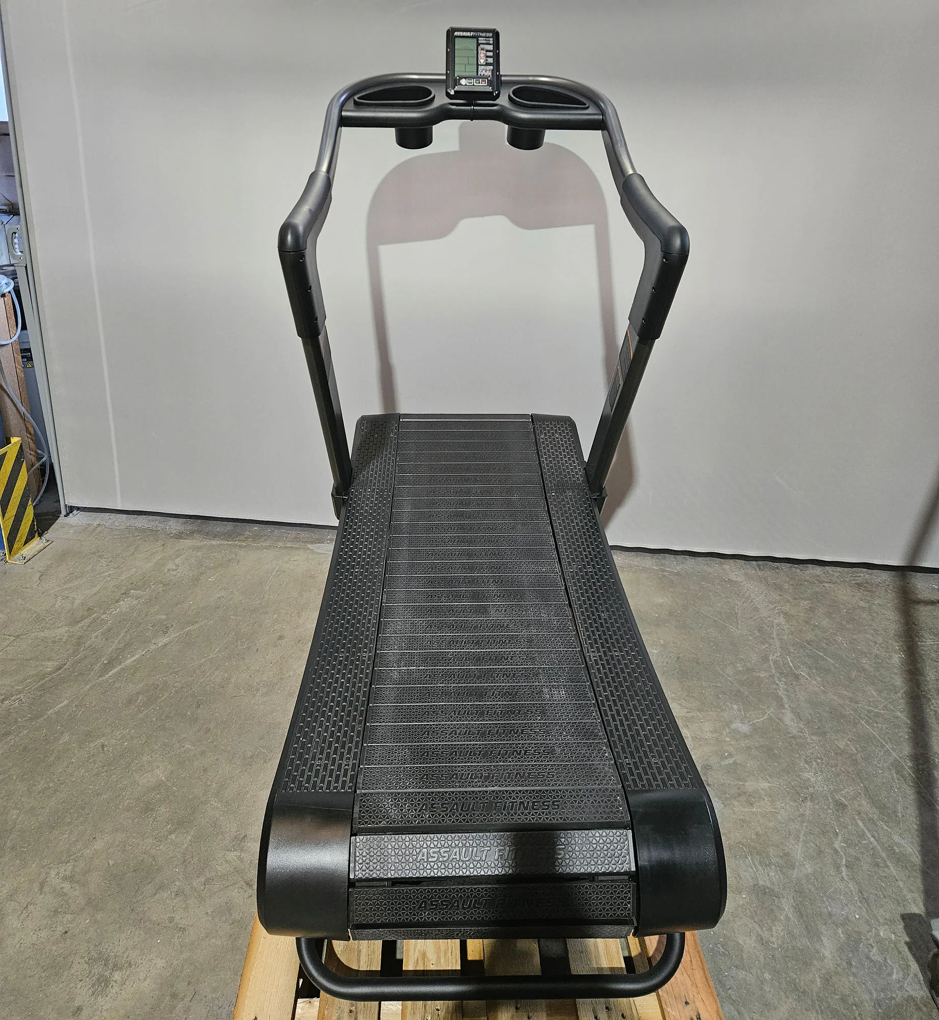 Assault Runner Elite, Curved Lamellen Laufband, mit Display, Farbe Schwarz, gebraucht - geprüfter Zustand - Image 4