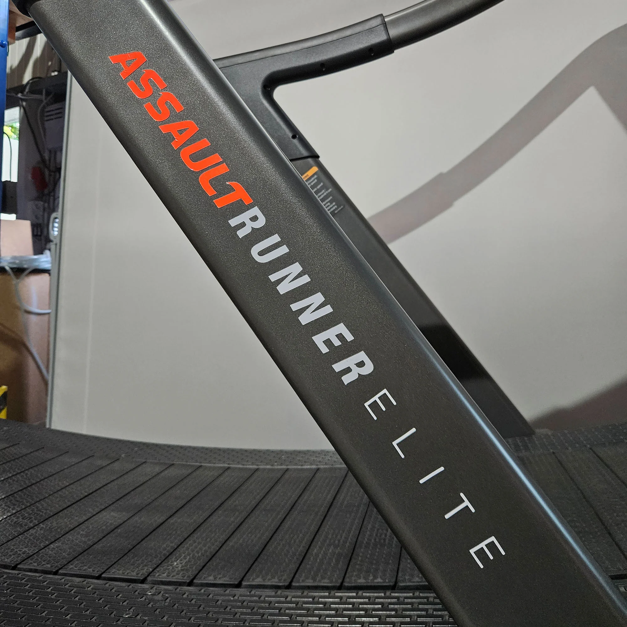Assault Runner Elite, Curved Lamellen Laufband, mit Display, Farbe Schwarz, gebraucht - geprüfter Zustand - Image 6