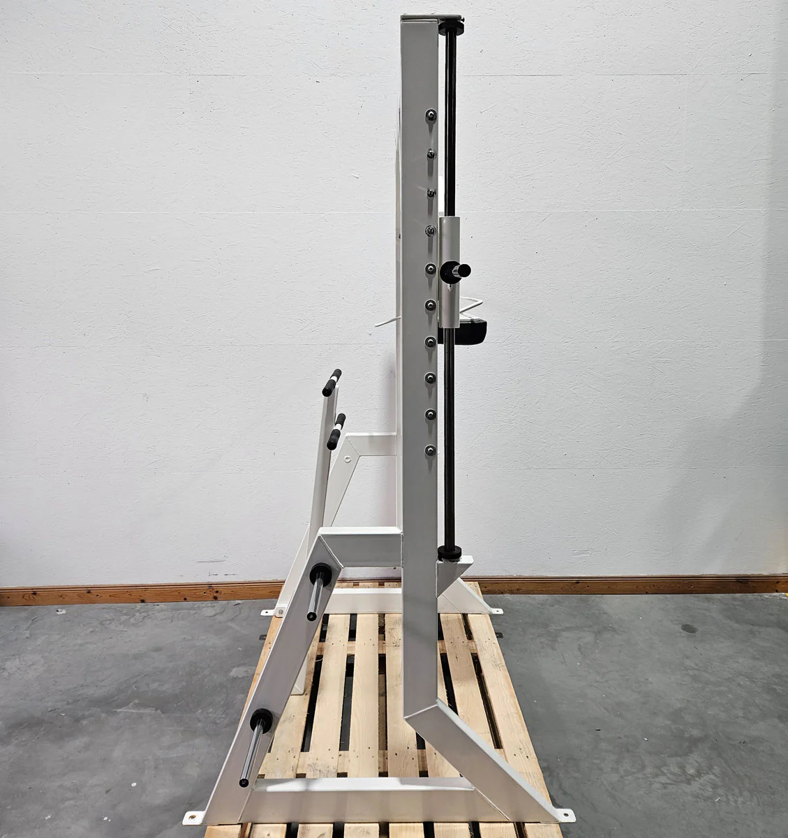 Astro Sport Multipresse für Kniebeugen, geführt, Squat Smith Machine, Oldschool Bodybuilding, Rahmenfarbe Weiß, gebraucht - überholter Zustand - Image 3