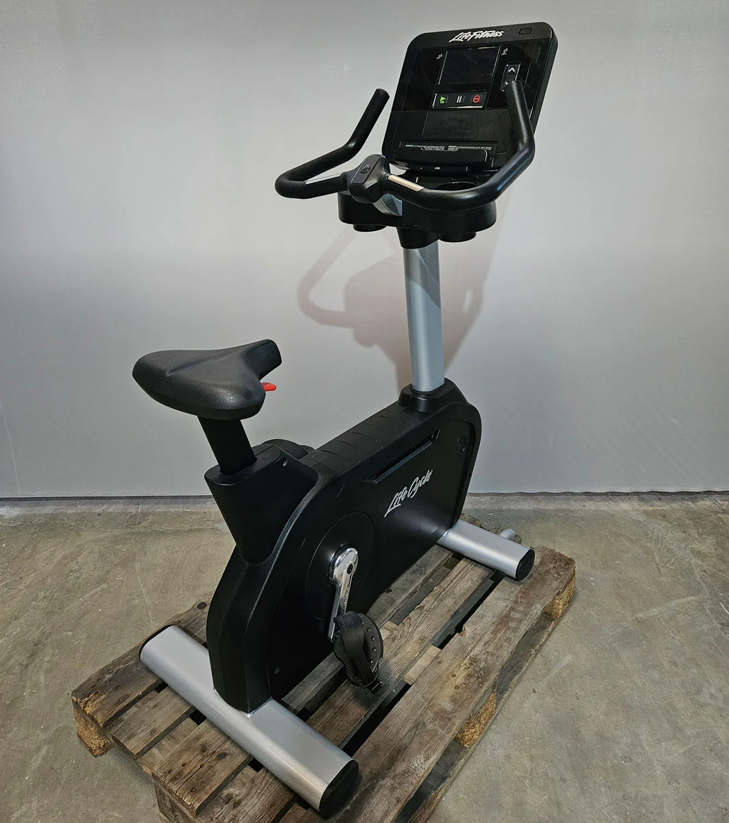 Ausdauergeräte Set 8 Stk von Life Fitness, Integrity X, neue Modelle, 2 Laufbänder, 2 Crosstrainer, 2 Ergometer und 2 Recumbents etc, gebraucht - überholter Zustand - Image 15