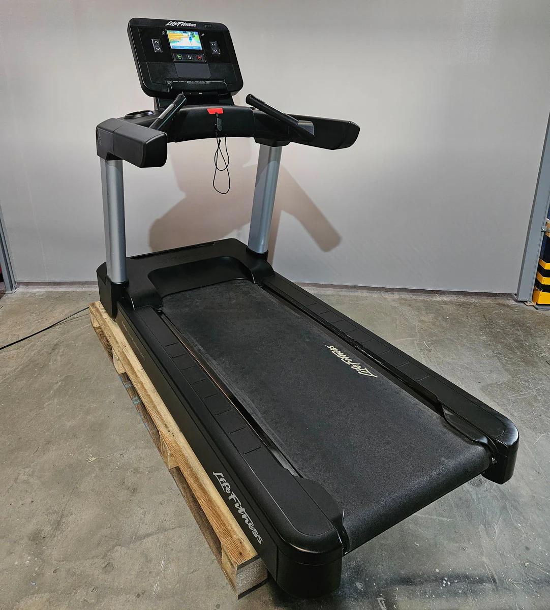 Ausdauergeräte Set 8 Stk von Life Fitness, Integrity X, neue Modelle, 2 Laufbänder, 2 Crosstrainer, 2 Ergometer und 2 Recumbents etc, gebraucht - überholter Zustand - Image 3