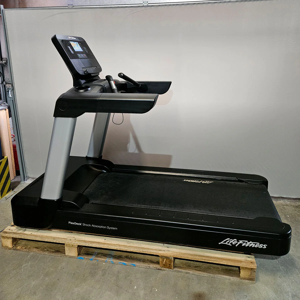 Ausdauergeräte Set 8 Stk von Life Fitness, Integrity X, neue Modelle, 2 Laufbänder, 2 Crosstrainer, 2 Ergometer und 2 Recumbents etc, gebraucht - überholter Zustand - Image 4