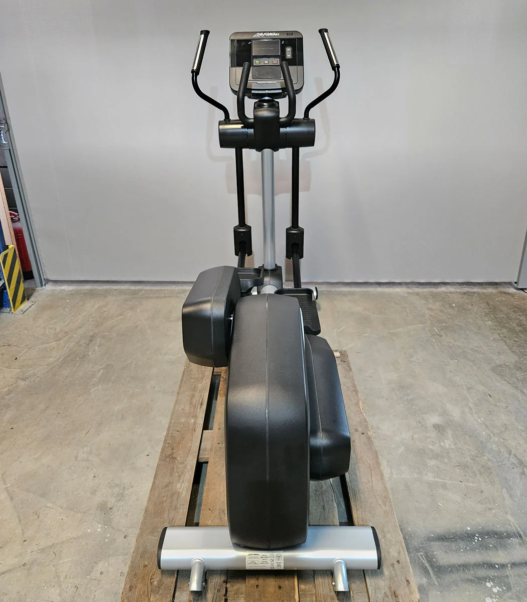 Ausdauergeräte Set 8 Stk von Life Fitness, Integrity X, neue Modelle, 2 Laufbänder, 2 Crosstrainer, 2 Ergometer und 2 Recumbents etc, gebraucht - überholter Zustand - Image 9