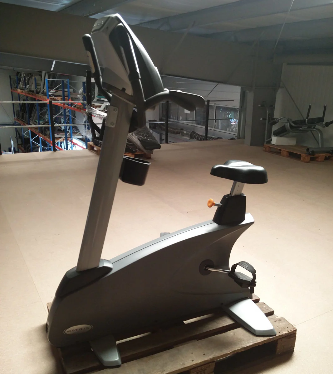 Ausdauergeräte Set 8 Stk von Matrix, junge Cardiogeräte, neue Modelle, Ascent Trainer, Laufbänder, Ergometer, Recumbent etc, gebraucht - überholter Zustand - Image 10
