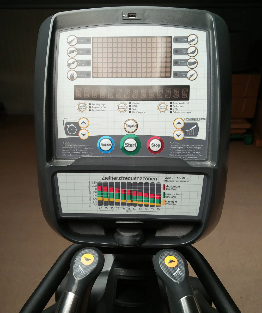 Ausdauergeräte Set 8 Stk von Matrix, junge Cardiogeräte, neue Modelle, Ascent Trainer, Laufbänder, Ergometer, Recumbent etc, gebraucht - überholter Zustand - Image 15