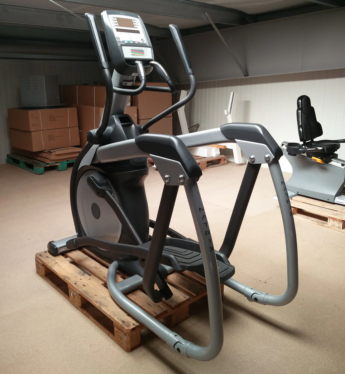 Ausdauergeräte Set 8 Stk von Matrix, junge Cardiogeräte, neue Modelle, Ascent Trainer, Laufbänder, Ergometer, Recumbent etc, gebraucht - überholter Zustand - Image 2