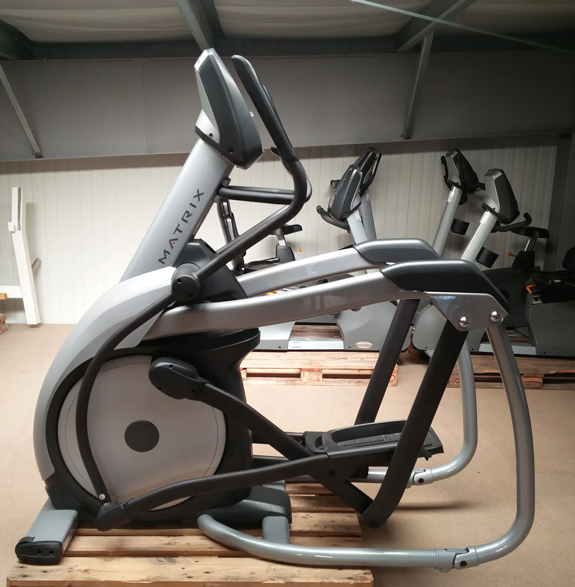 Ausdauergeräte Set 8 Stk von Matrix, junge Cardiogeräte, neue Modelle, Ascent Trainer, Laufbänder, Ergometer, Recumbent etc, gebraucht - überholter Zustand - Image 3