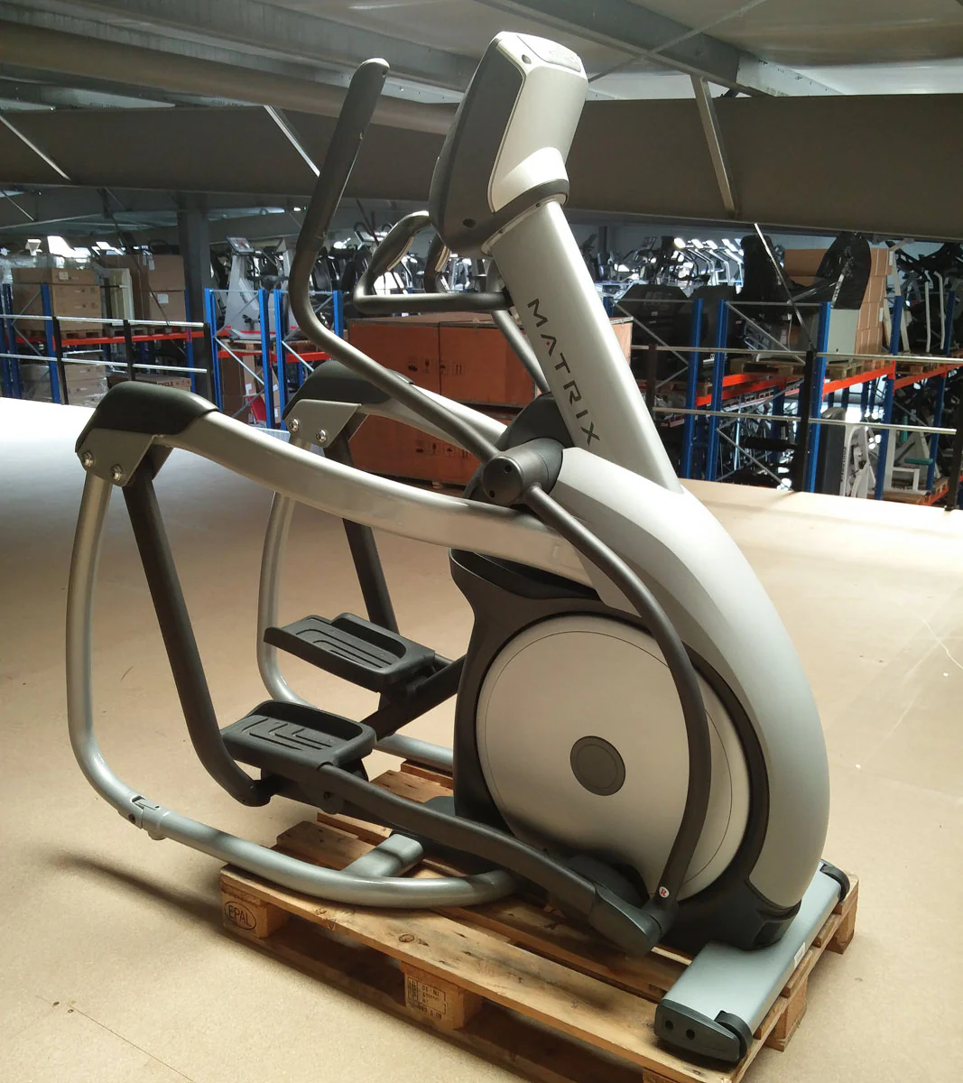 Ausdauergeräte Set 8 Stk von Matrix, junge Cardiogeräte, neue Modelle, Ascent Trainer, Laufbänder, Ergometer, Recumbent etc, gebraucht - überholter Zustand - Image 4
