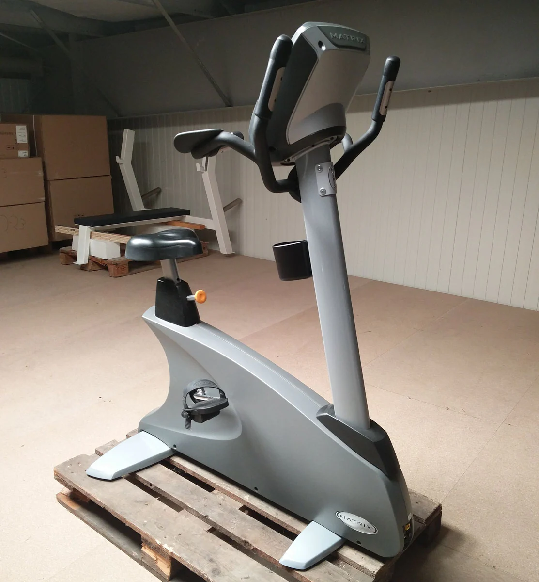 Ausdauergeräte Set 8 Stk von Matrix, junge Cardiogeräte, neue Modelle, Ascent Trainer, Laufbänder, Ergometer, Recumbent etc, gebraucht - überholter Zustand - Image 9
