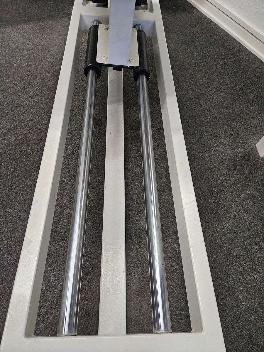 Beinpresse Oldschool, Leg Press, 225kg Gewichtsblock, Hersteller wahrscheinlich Gym80 oder L+K oder Galaxy, Bodybuilding Kraftgerät - Rahmenfarbe Weiß, gebraucht mit Gebrauchsspuren - Image 6