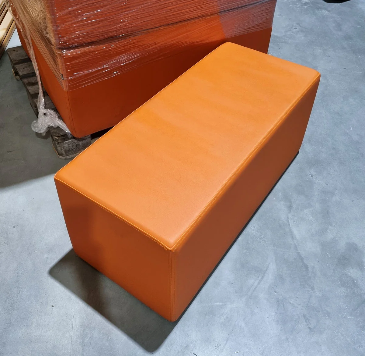Bejot CUB 965 - Cube Sitzhocker Sitzbank Umkleide, Farbe Orange, gebraucht - Image 3
