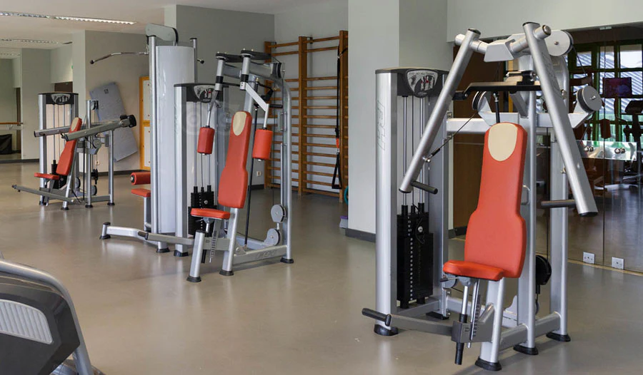 BH Fitness Gerätepark, Strength Line, 3 Jahre alt, gebraucht, Rahmen silber, Polster Orange/Braun - Image 2