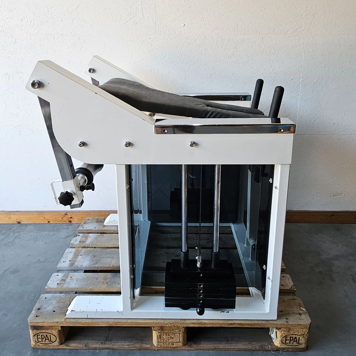 Bruns Pomaschine, Gluteusmaschine stehend, Glute Isolator Raise, Oldschool Bodybuilding Kraftgerät, Rahmen Weiß, gebraucht mit Gebrauchsspuren - Image 5