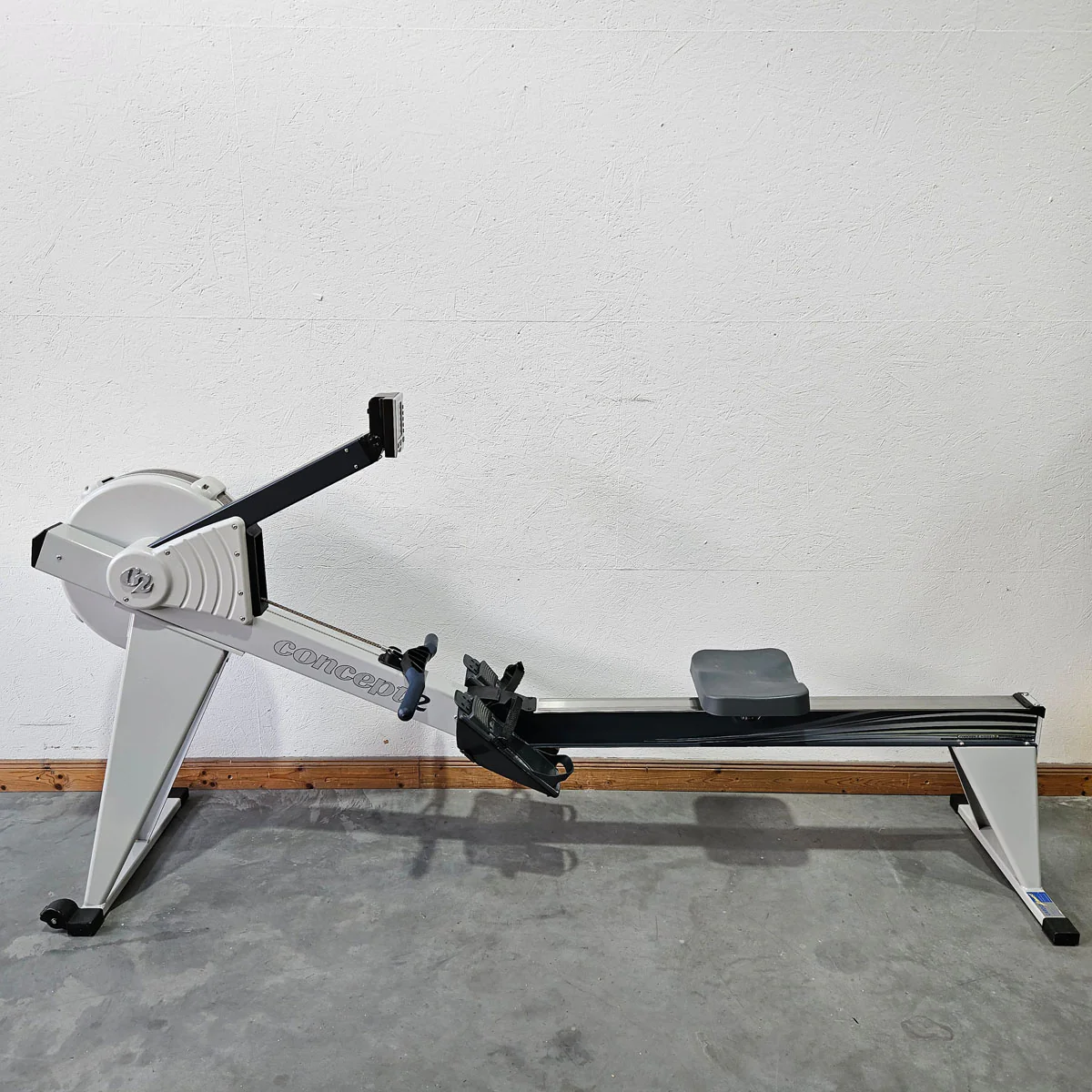 Concept2 Rudergerät Modell E mit PM4 Monitor - baugleich wie RowErg mit hohen Beinen, Farbe Hellgrau, gebraucht - geprüfter Zustand - Image 3