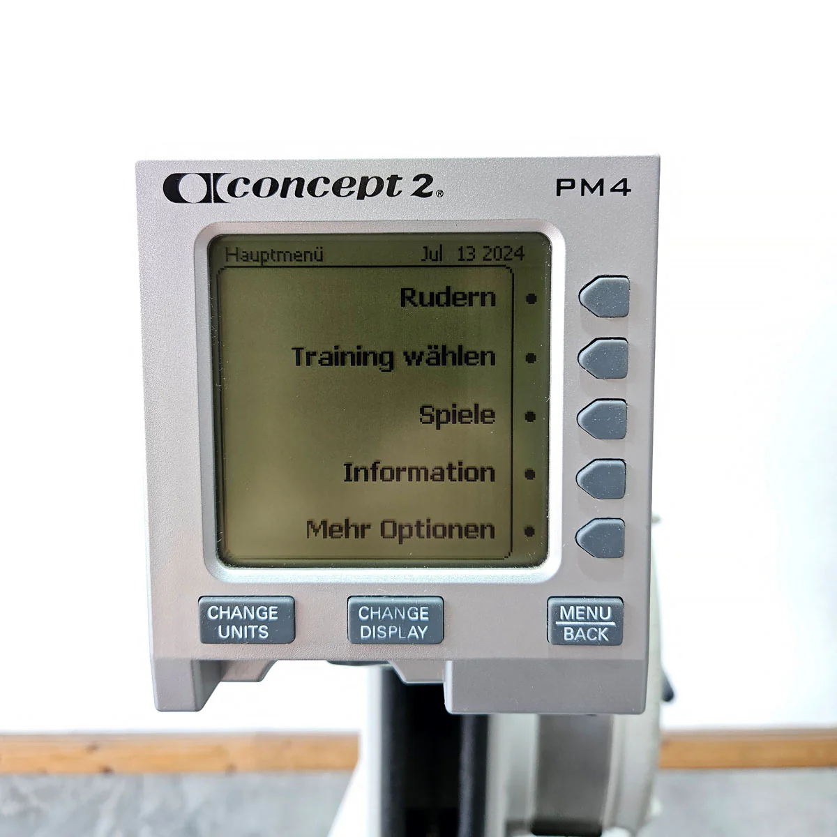 Concept2 Rudergerät Modell E mit PM4 Monitor - baugleich wie RowErg mit hohen Beinen, Farbe Hellgrau, gebraucht - geprüfter Zustand - Image 9