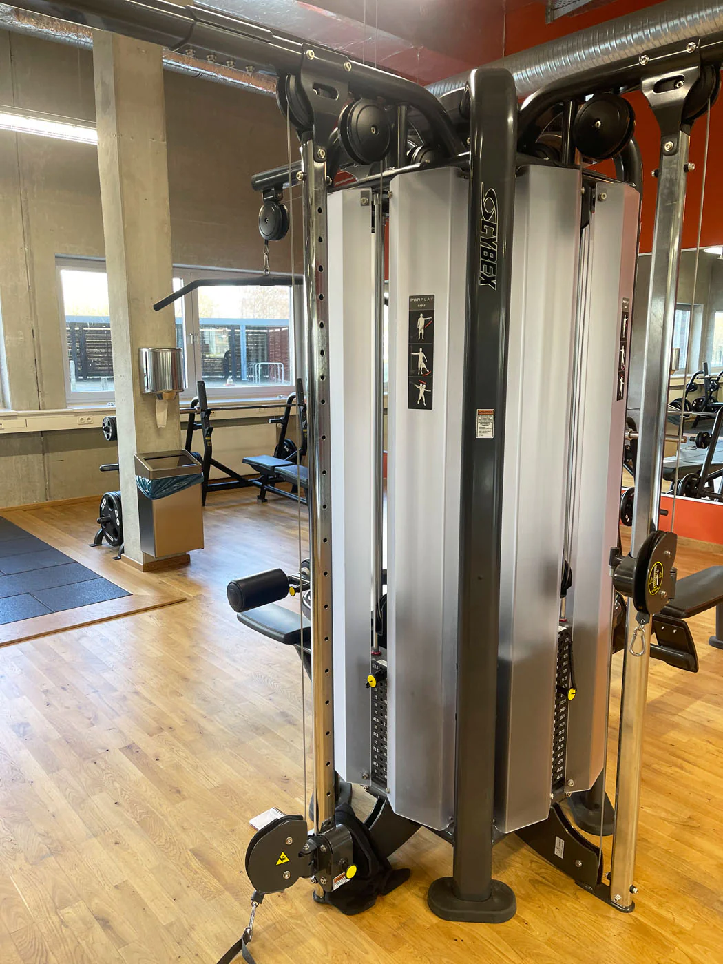 Cybex 8 Stationenturm PWR Play, 8 Stack Multi Station, baugleich Life Fitness MJ Tower, große Gewichtsblöcke, Rahmenfarbe Anthrazit, gebraucht - überholter Zustand - Image 6