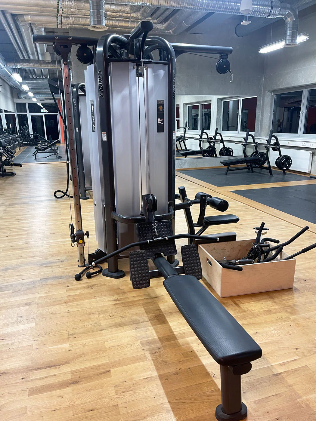 Cybex 8 Stationenturm PWR Play, 8 Stack Multi Station, baugleich Life Fitness MJ Tower, große Gewichtsblöcke, Rahmenfarbe Anthrazit, gebraucht - überholter Zustand - Image 8