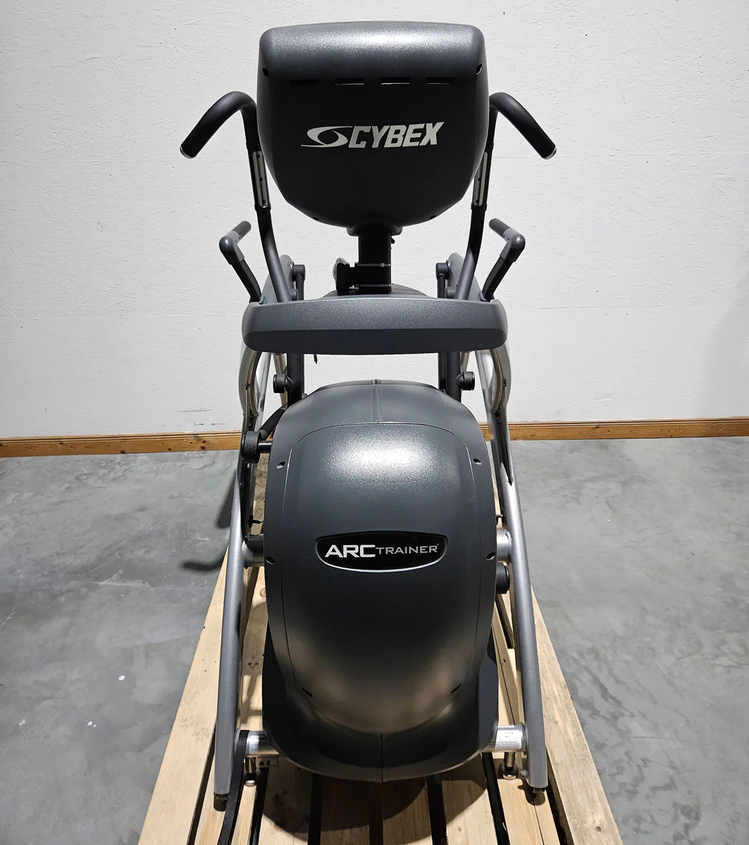 Cybex Arc Trainer 771AT Total Body, Crosstrainer, Ellipsentrainer mit höhenverstellbarer Rampe, Stepper, LED und Touch Display, Rahmenfarbe Silber, gebraucht - überholter Zustand - Image 3