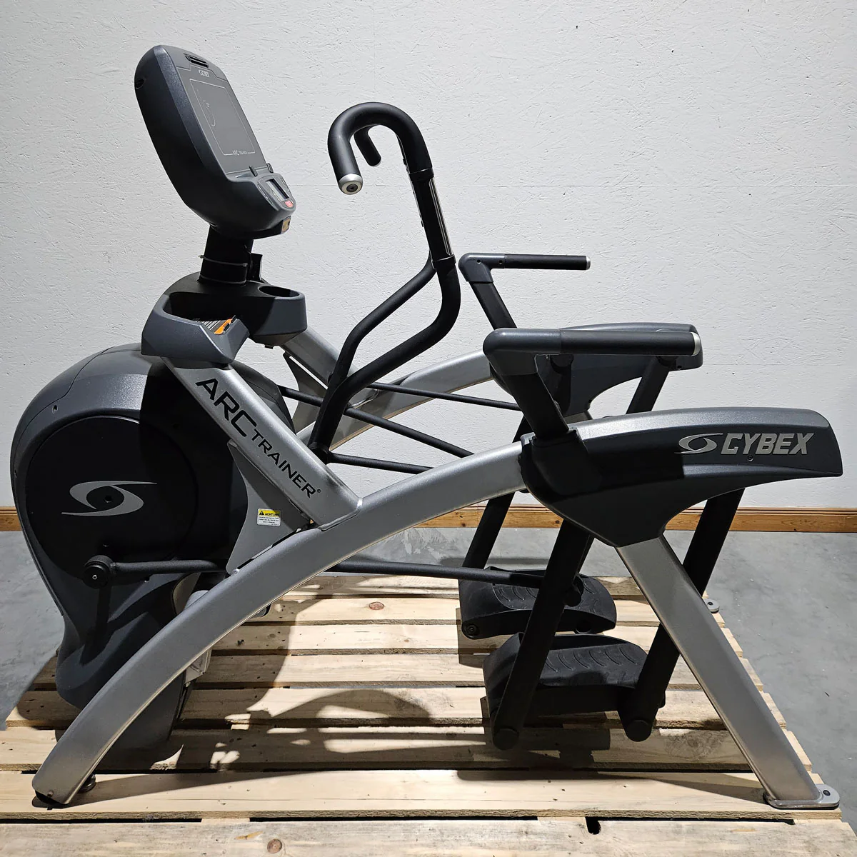 Cybex Arc Trainer 771AT Total Body, Crosstrainer, Ellipsentrainer mit höhenverstellbarer Rampe, Stepper, LED und Touch Display, Rahmenfarbe Silber, gebraucht - überholter Zustand - Image 4