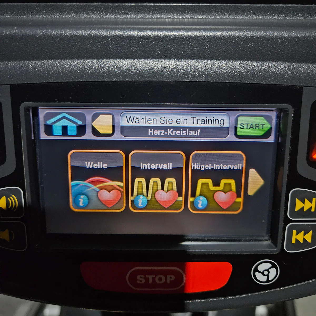 Cybex Arc Trainer 772AT Total Body, Crosstrainer, Ellipsentrainer mit höhenverstellbarer Rampe, Stepper, Touch Display mit TV, Rahmenfarbe Anthrazit, gebraucht - überholter Zustand - Image 13