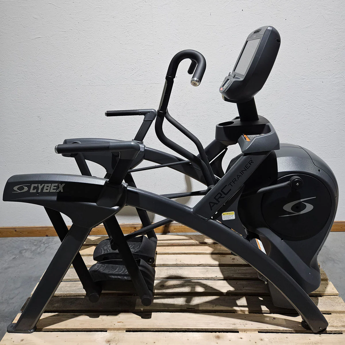 Cybex Arc Trainer 772AT Total Body, Crosstrainer, Ellipsentrainer mit höhenverstellbarer Rampe, Stepper, Touch Display mit TV, Rahmenfarbe Anthrazit, gebraucht - überholter Zustand - Image 3