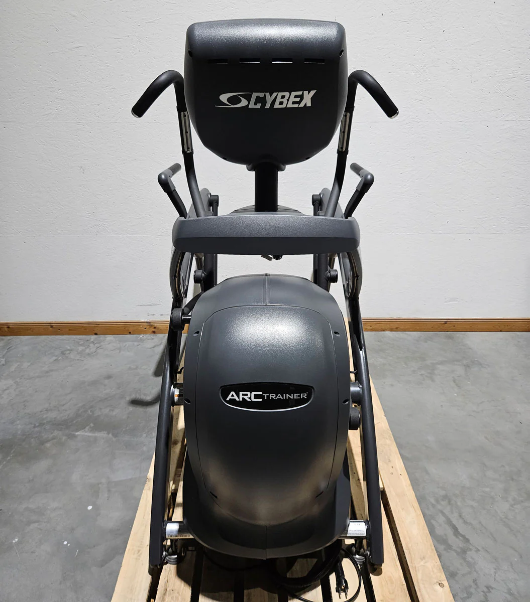 Cybex Arc Trainer 772AT Total Body, Crosstrainer, Ellipsentrainer mit höhenverstellbarer Rampe, Stepper, Touch Display mit TV, Rahmenfarbe Anthrazit, gebraucht - überholter Zustand - Image 4
