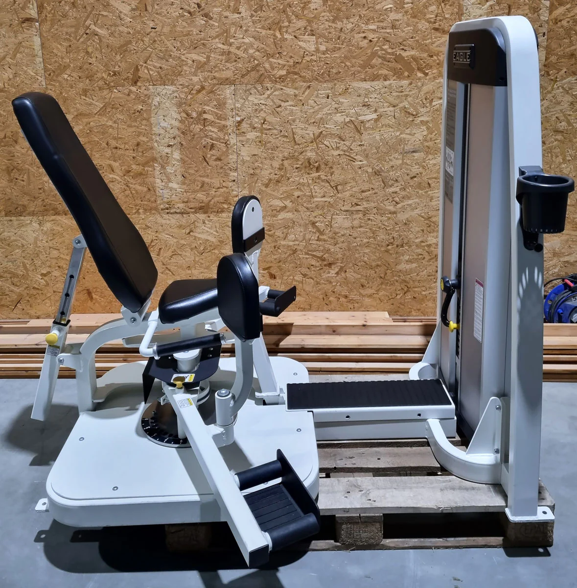 Cybex Eagle Abduktoren und Adduktoren Kombimaschine 2 in 1 - Hip Abduction and Hip Adduction, Rahmenfarbe Weiß, Polsterfarbe Schwarz, gebraucht - überholter Zustand - Image 9