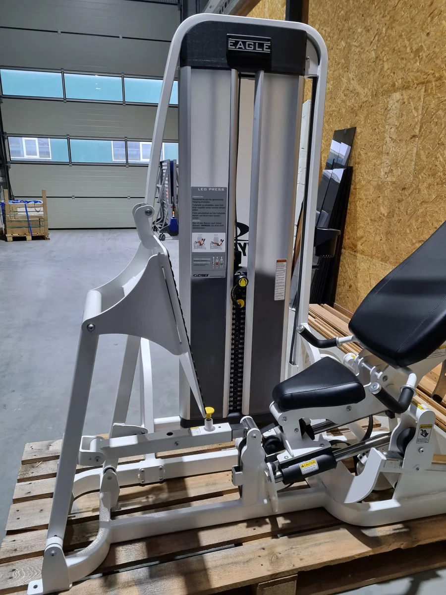 Cybex Eagle Beinpresse, Leg Press mit Steckgewichten, Stack Weight, Rahmenfabre Weiß, Polsterfarbe Schwarz, gebraucht - überholter Zustand - Image 4
