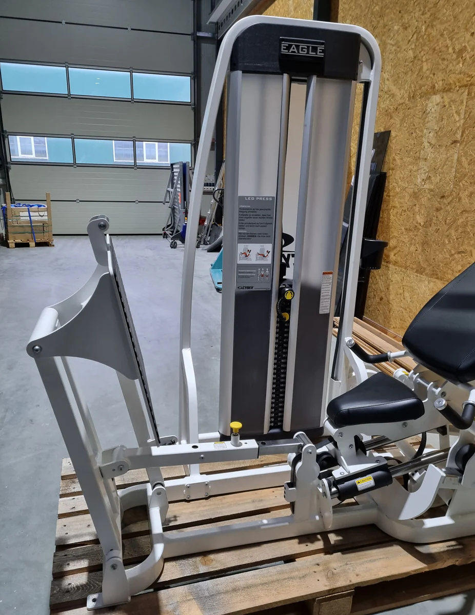Cybex Eagle Beinpresse, Leg Press mit Steckgewichten, Stack Weight, Rahmenfabre Weiß, Polsterfarbe Schwarz, gebraucht - überholter Zustand - Image 5
