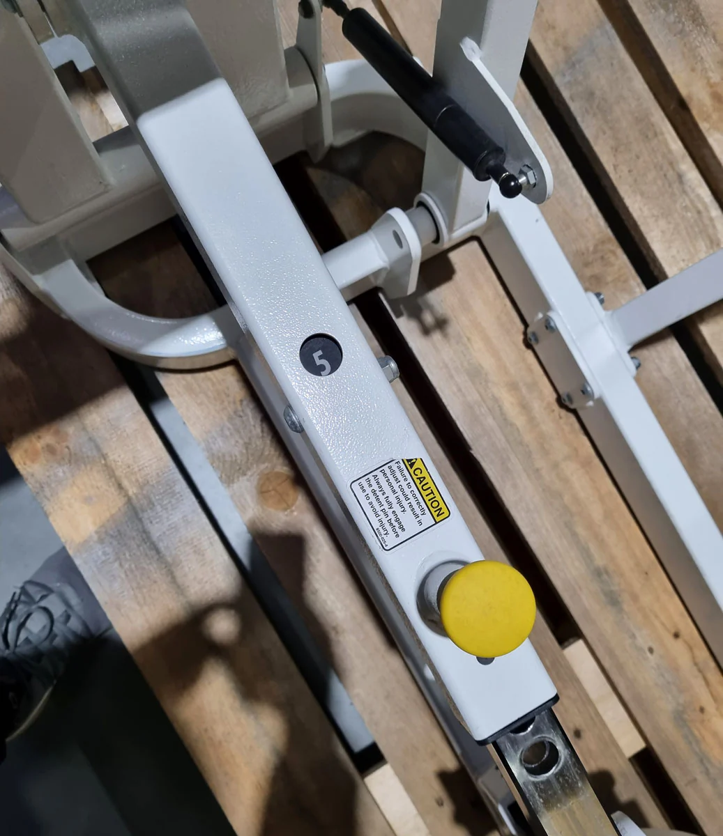 Cybex Eagle Beinpresse, Leg Press mit Steckgewichten, Stack Weight, Rahmenfabre Weiß, Polsterfarbe Schwarz, gebraucht - überholter Zustand - Image 6
