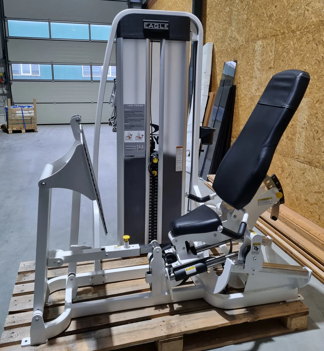 Cybex Eagle Beinpresse, Leg Press mit Steckgewichten, Stack Weight, Rahmenfabre Weiß, Polsterfarbe Schwarz, gebraucht - überholter Zustand - Image 7