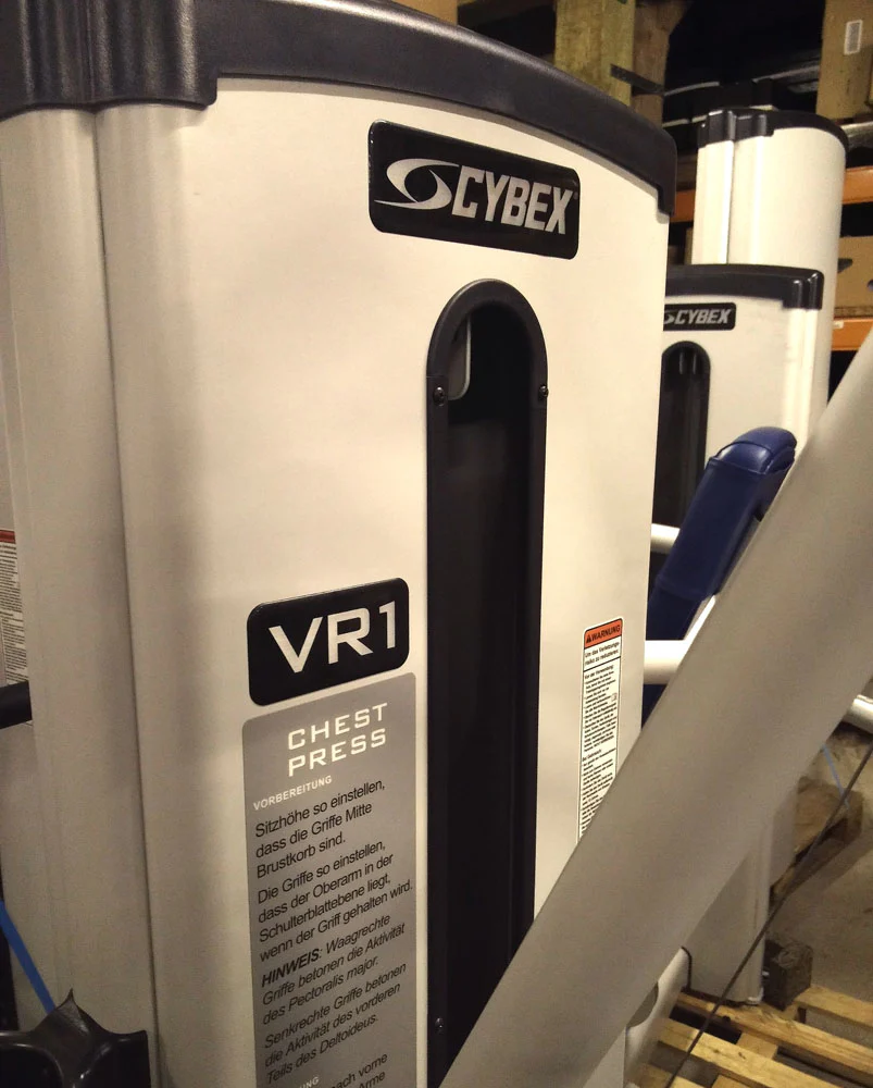 Cybex VR1 Set mit 11 Kraftgeräten, moderne Fitnessgeräte aus Showroom, Ausstellungsgeräte - sehr guter Zustand - Image 6