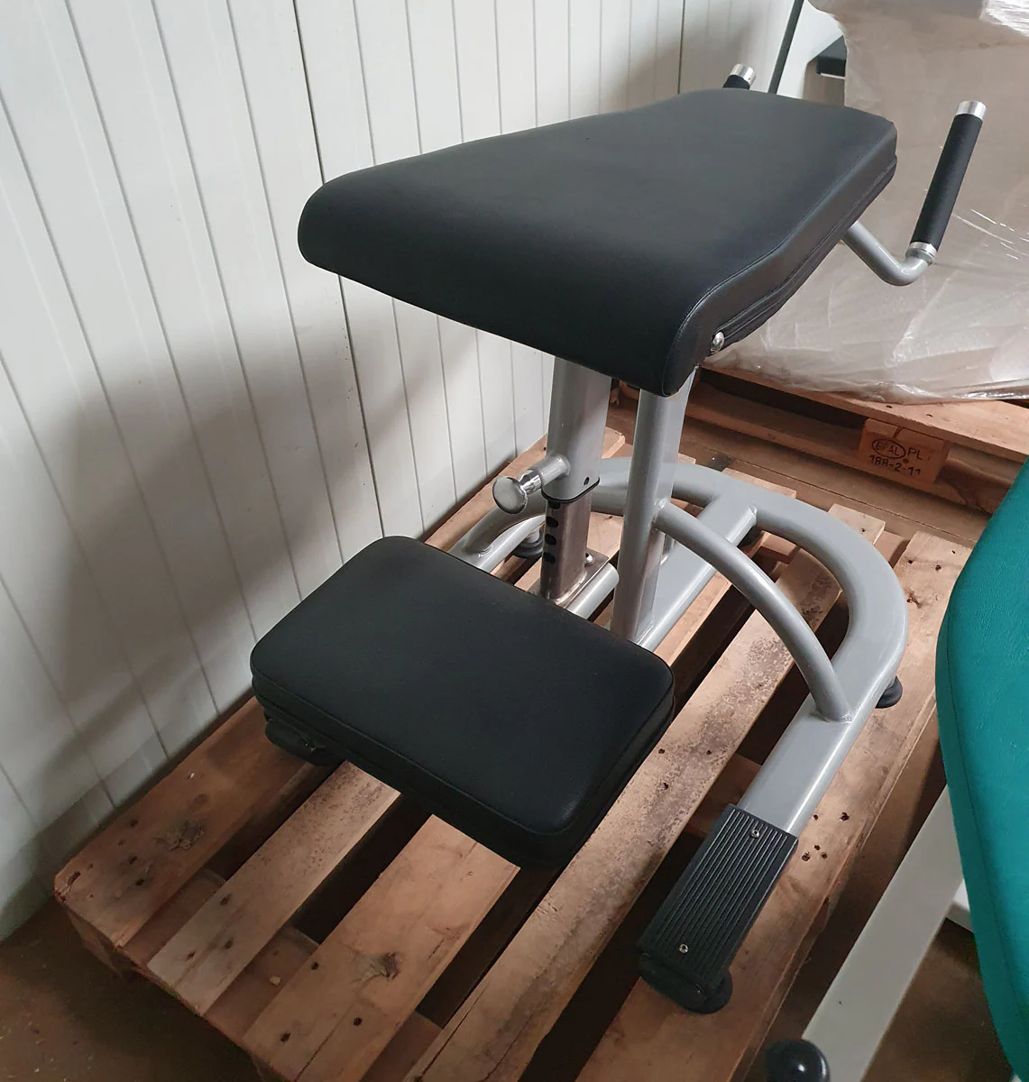 Dank Sport Gluteus radial Trainer / Pomaschine, Rahmenfarbe Silber, Polsterfarbe Schwarz, gebraucht - überholter Zzustand - Image 2