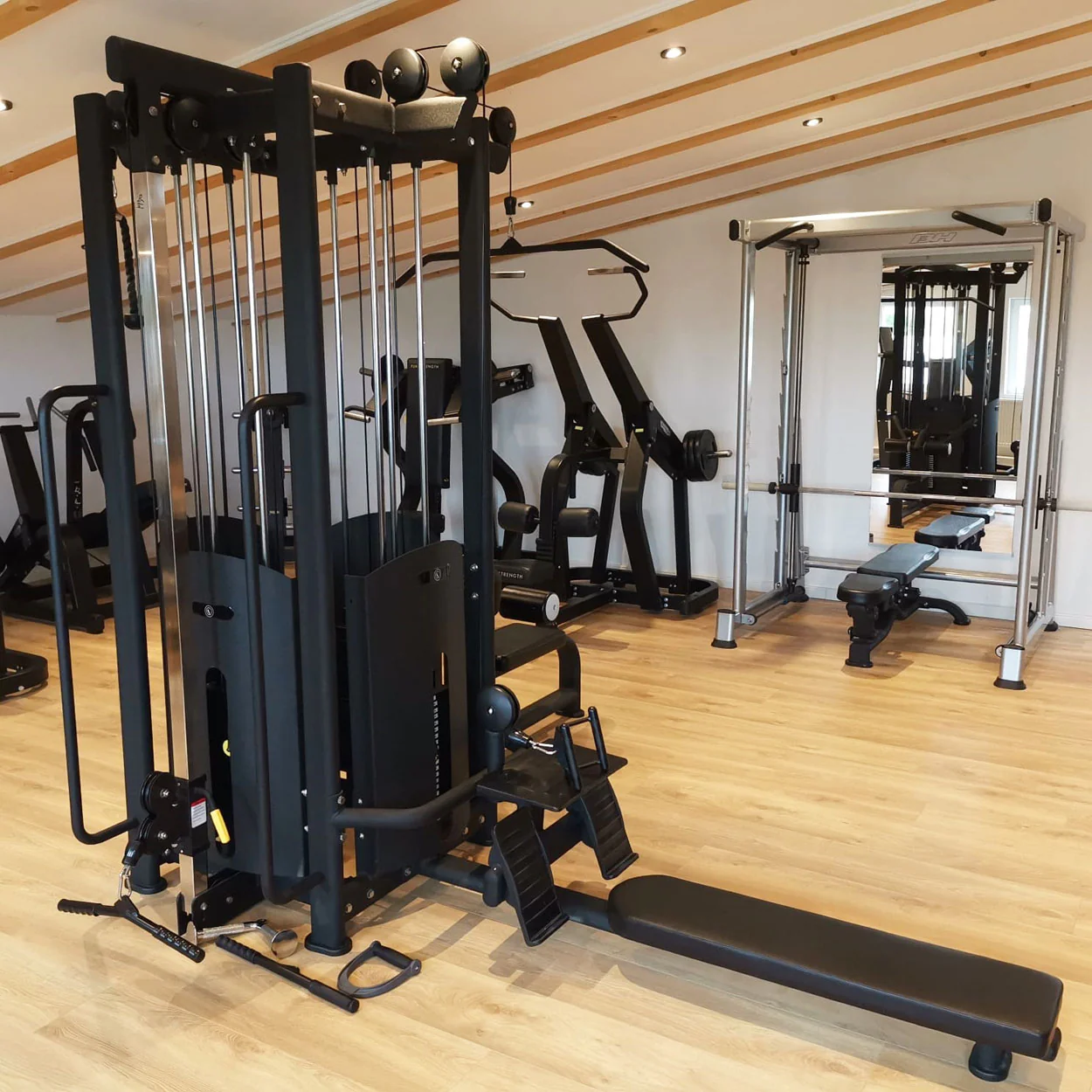 DankSport 4 Stationenturm, 4 Stack Multi Station Tower, 1x Latzug, 1x Rudern, 1x Seilzug von Oben, 1x Kabelzug höhenverstellbar - 120 und 100kg Gewichtsblöcke - Silber und Schwarz - NEU - Image 3