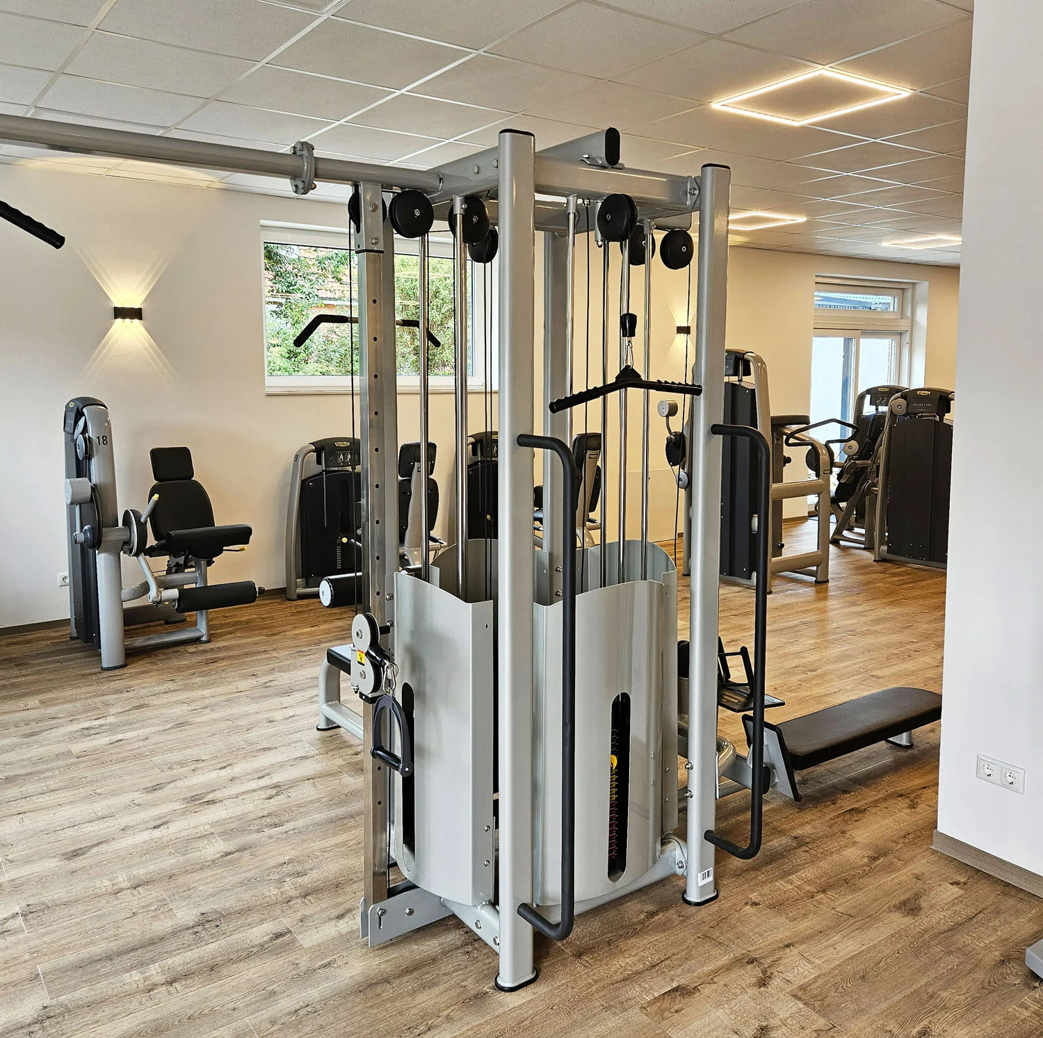 DankSport 5 Stationenturm, 5 Stack Multi Station Tower, 1x Latzug, 1x Rudern, 1x Seilzug von Oben, 2x Kabelzug höhenverstellbar = Cable Crossover - 120 und 100kg Gewichtsblöcke - Silber und Schwarz - NEU - Image 4