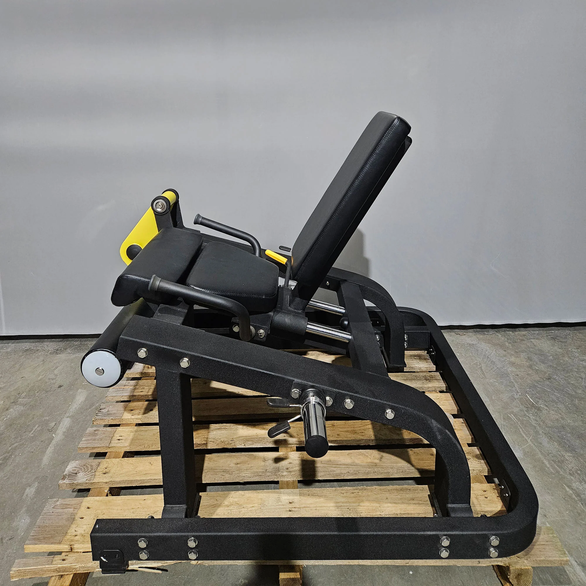 DankSport Beinstrecker sitzend, Leg Extension Plate loaded, Farbe Schwarz, gebraucht - überholter Zustand - Image 3