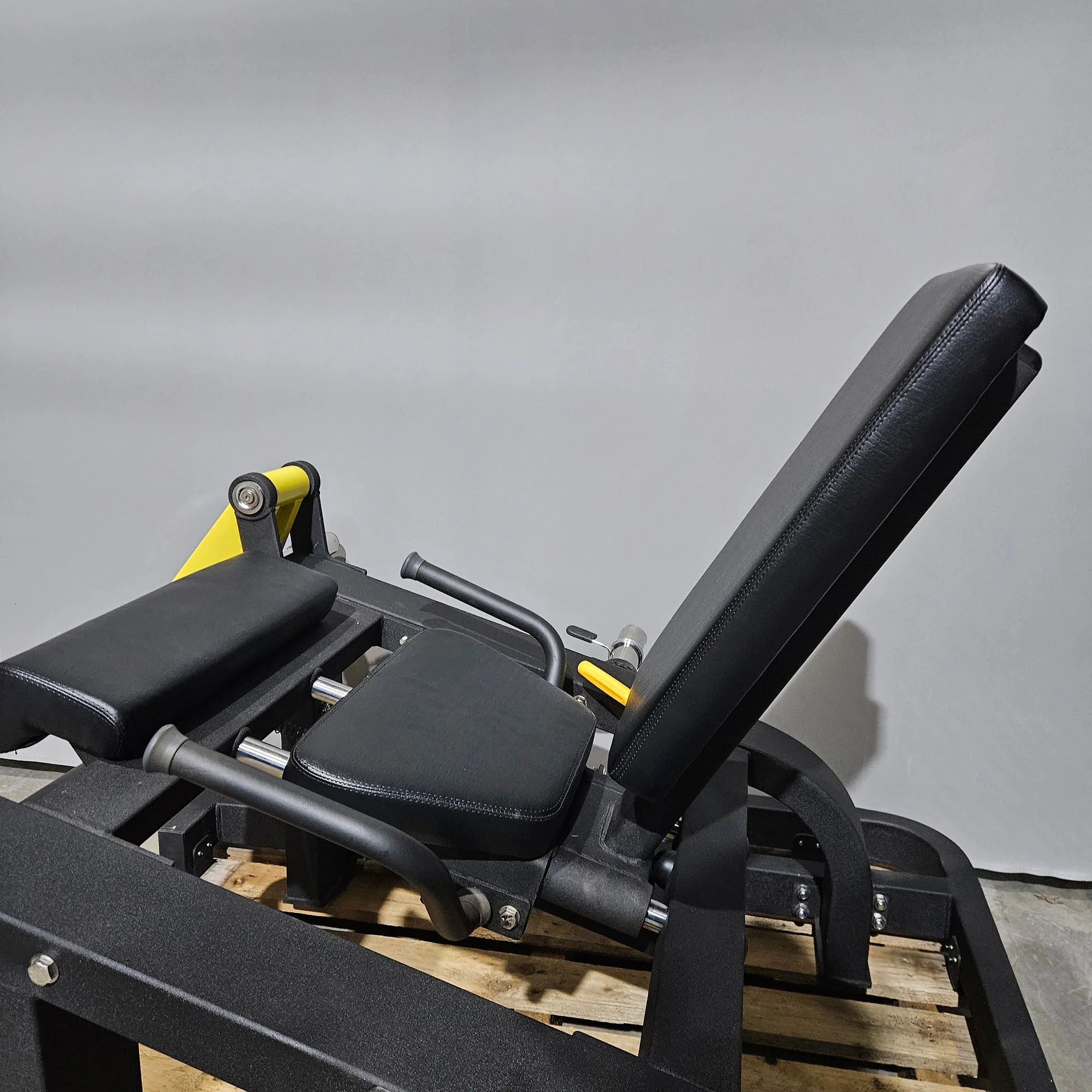 DankSport Beinstrecker sitzend, Leg Extension Plate loaded, Farbe Schwarz, gebraucht - überholter Zustand - Image 5