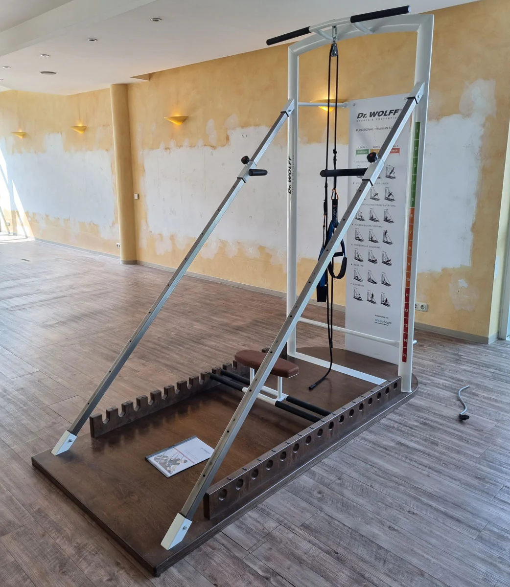 Dr. Wolff Functional Training Station 786, Rahmenfarbe Weiß, Polsterfarbe Braun, gebraucht - überholter Zustand - Image 3