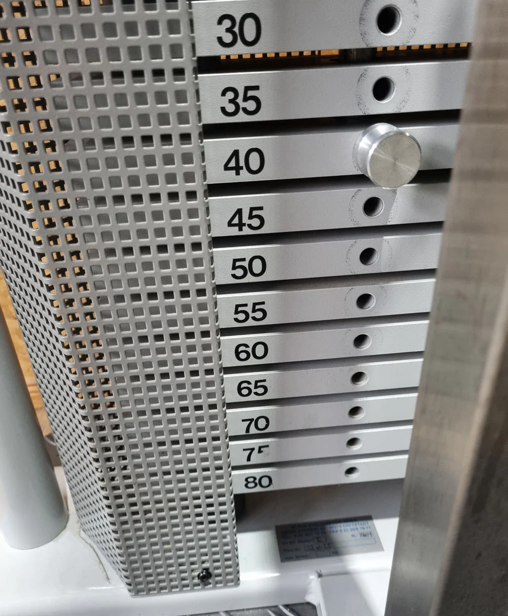 Dynamed Zugapparat Vertikal mit Sitz, Latzug von Oben, Pulldown, Stolzenberg, Rahmenfarbe Silber, gebraucht - überholter Zustand - Image 10