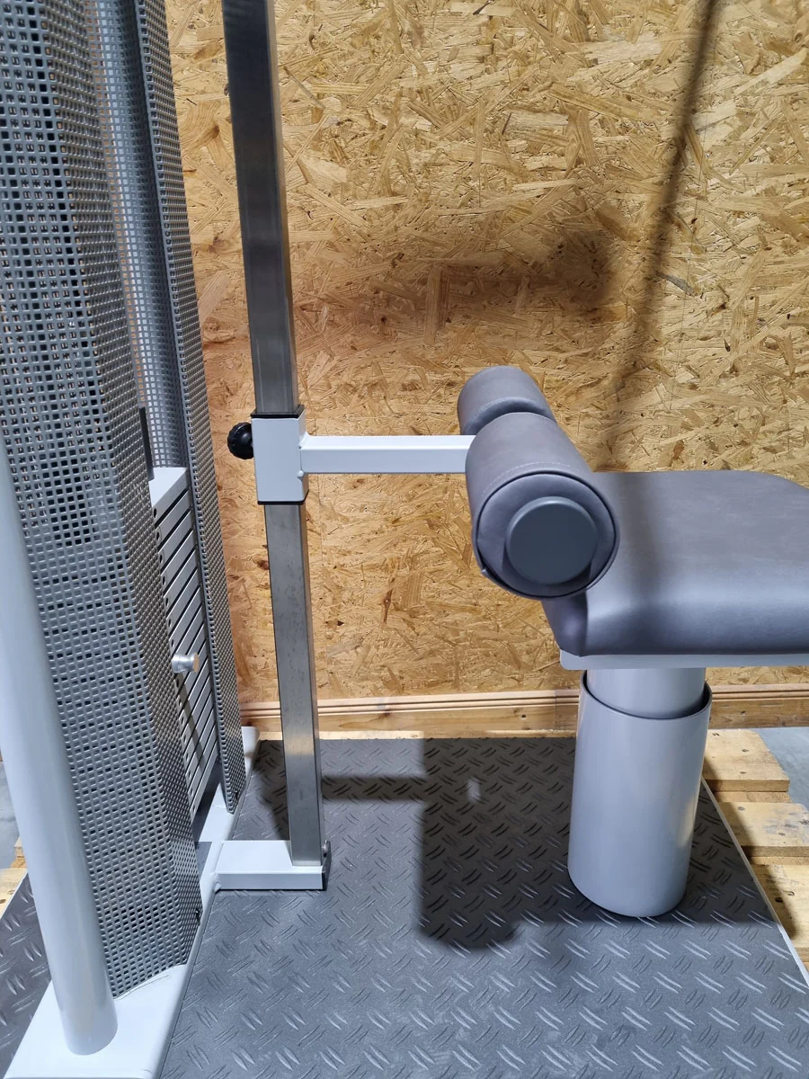 Dynamed Zugapparat Vertikal mit Sitz, Latzug von Oben, Pulldown, Stolzenberg, Rahmenfarbe Silber, gebraucht - überholter Zustand - Image 5