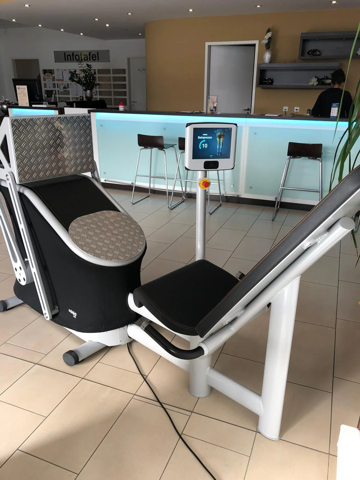 eGym 8er Kraft Zirkel, 8 Kraftgeräte, inkl. PREMIUM Software, Gewartet von eGym, Baujahr 2014, gebraucht - Top Zustand - Image 7
