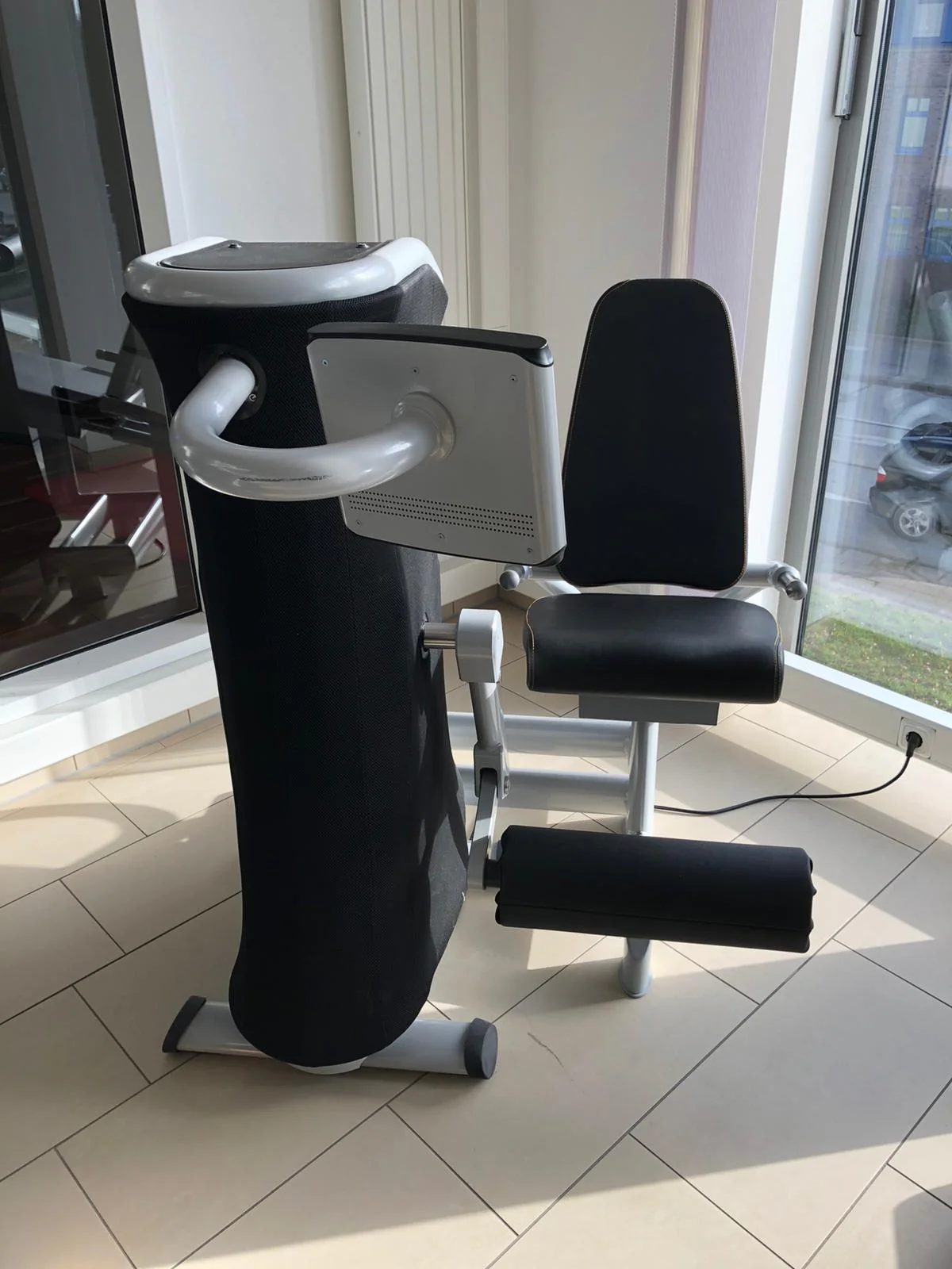 eGym 8er Kraft Zirkel, 8 Kraftgeräte, inkl. PREMIUM Software, Gewartet von eGym, Baujahr 2014, gebraucht - Top Zustand - Image 8