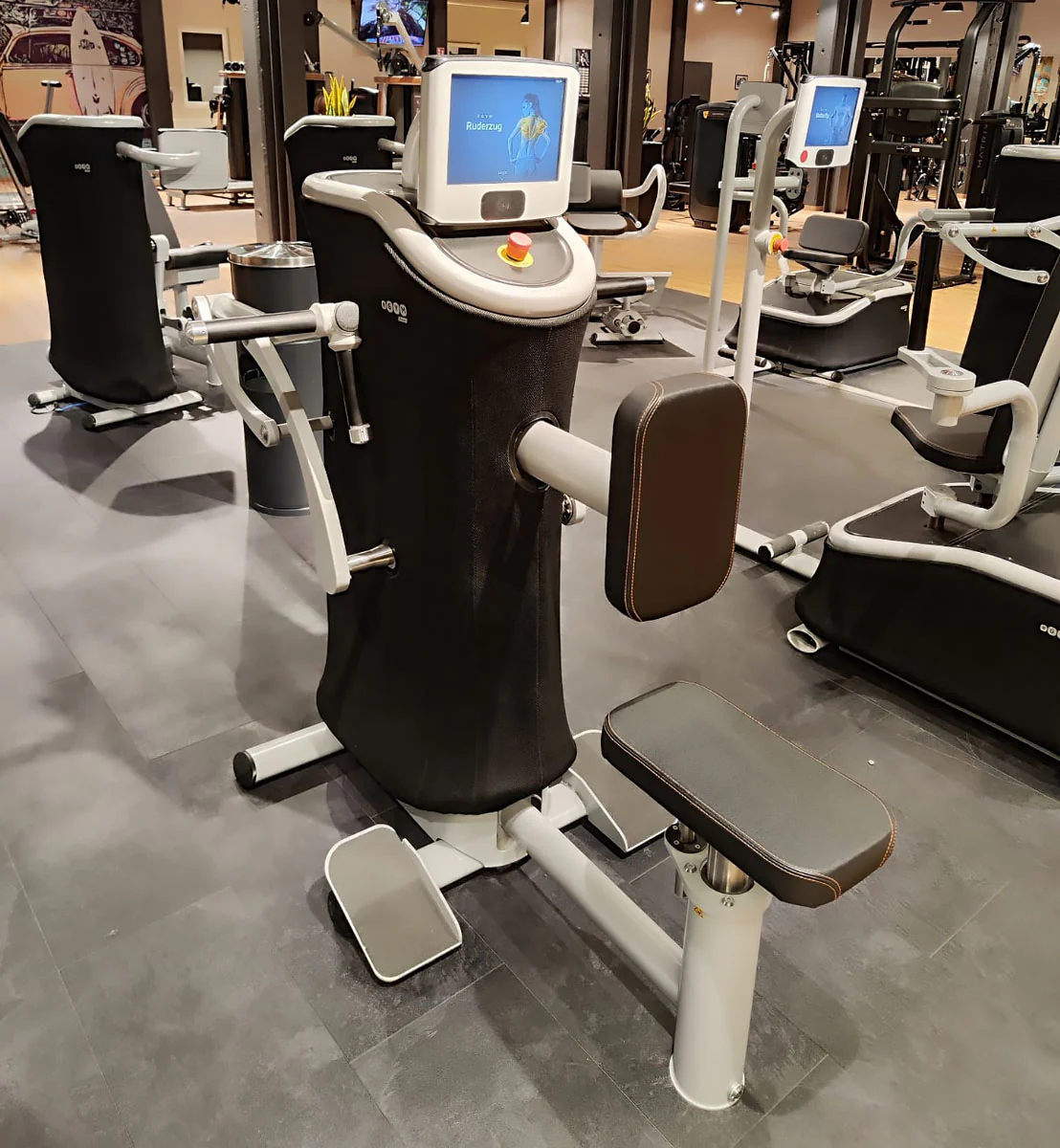 eGym 9er Kraft Zirkel, 9 Kraftgeräte, inkl. PREMIUM Software, Baujahr 2015, Free Flow Technik, gebraucht - überholter Zustand - Image 3