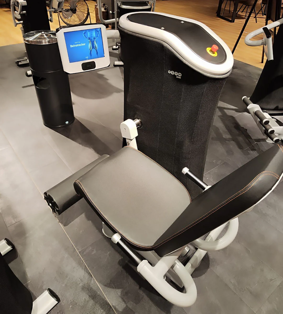 eGym 9er Kraft Zirkel, 9 Kraftgeräte, inkl. PREMIUM Software, Baujahr 2015, Free Flow Technik, gebraucht - überholter Zustand - Image 6