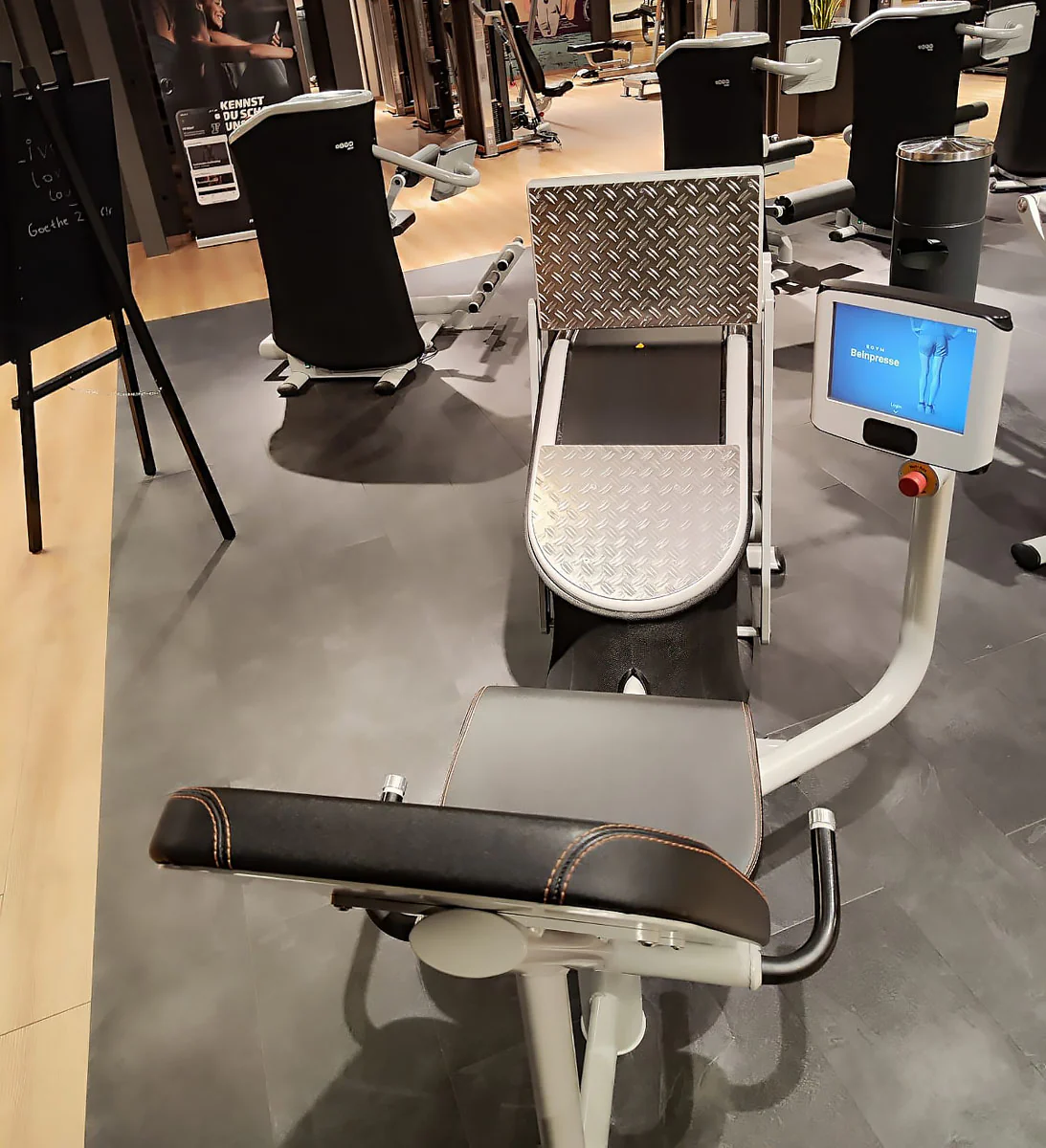eGym 9er Kraft Zirkel, 9 Kraftgeräte, inkl. PREMIUM Software, Baujahr 2015, Free Flow Technik, gebraucht - überholter Zustand - Image 8